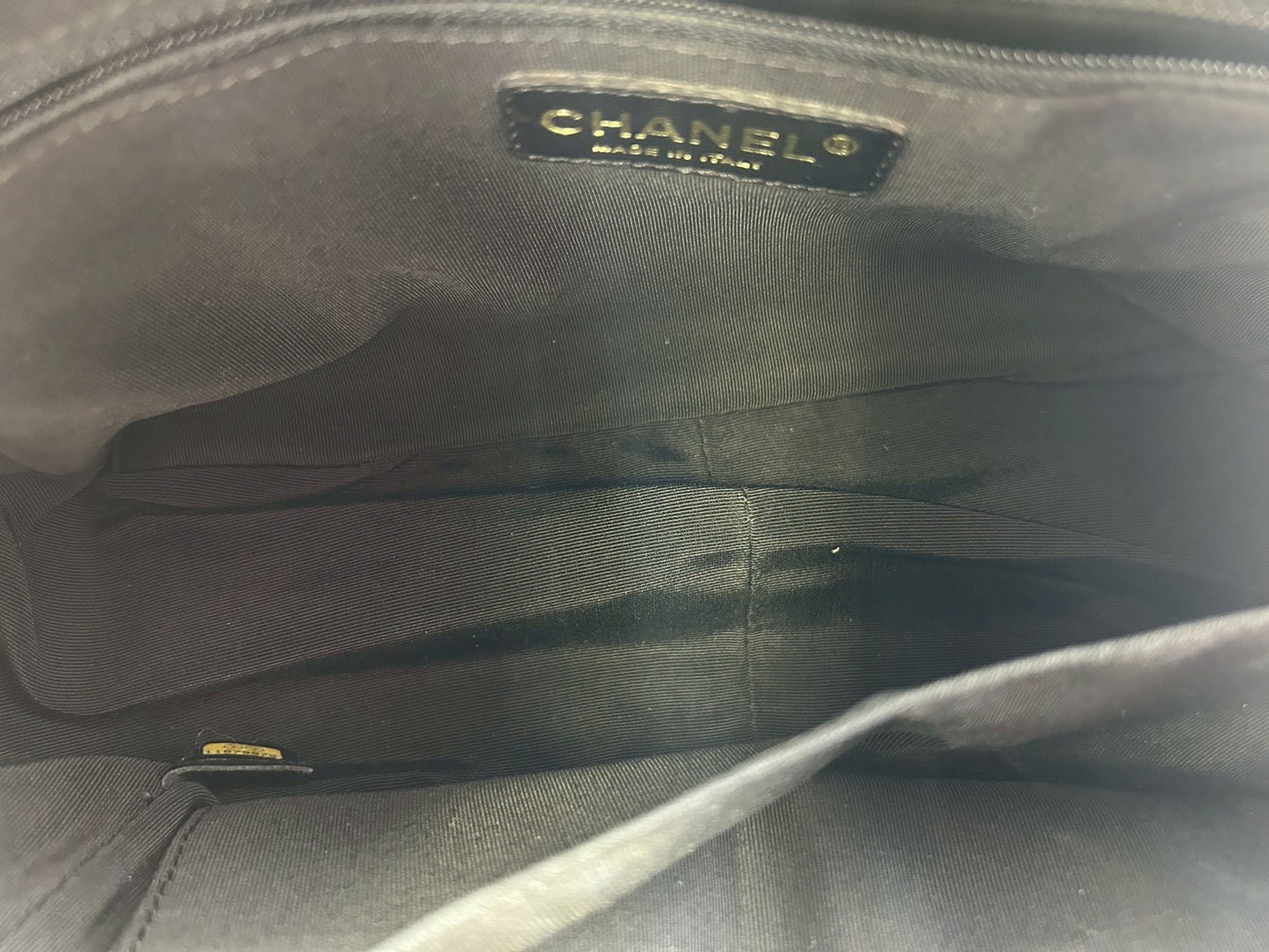 CHANEL Caviar leather chain shoulder bag