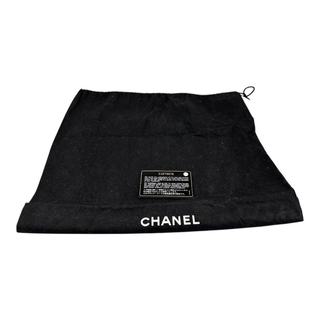 CHANEL Caviar leather chain shoulder bag