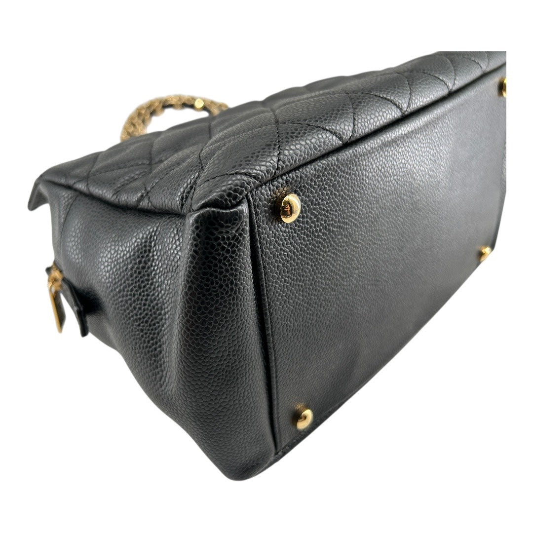 CHANEL Caviar leather chain shoulder bag
