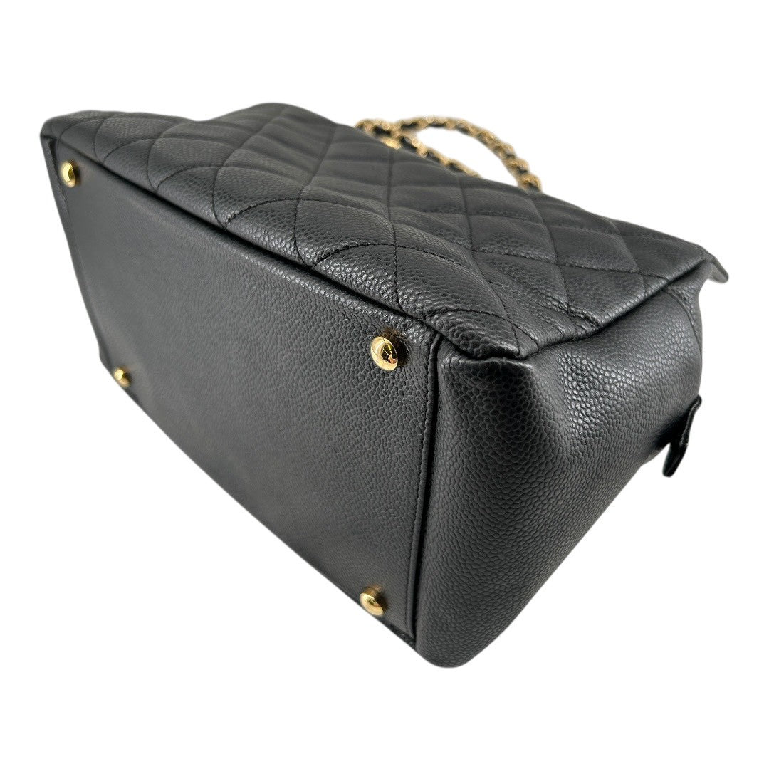 CHANEL Caviar leather chain shoulder bag