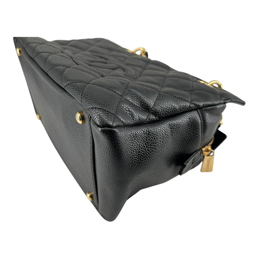 CHANEL Caviar leather chain shoulder bag