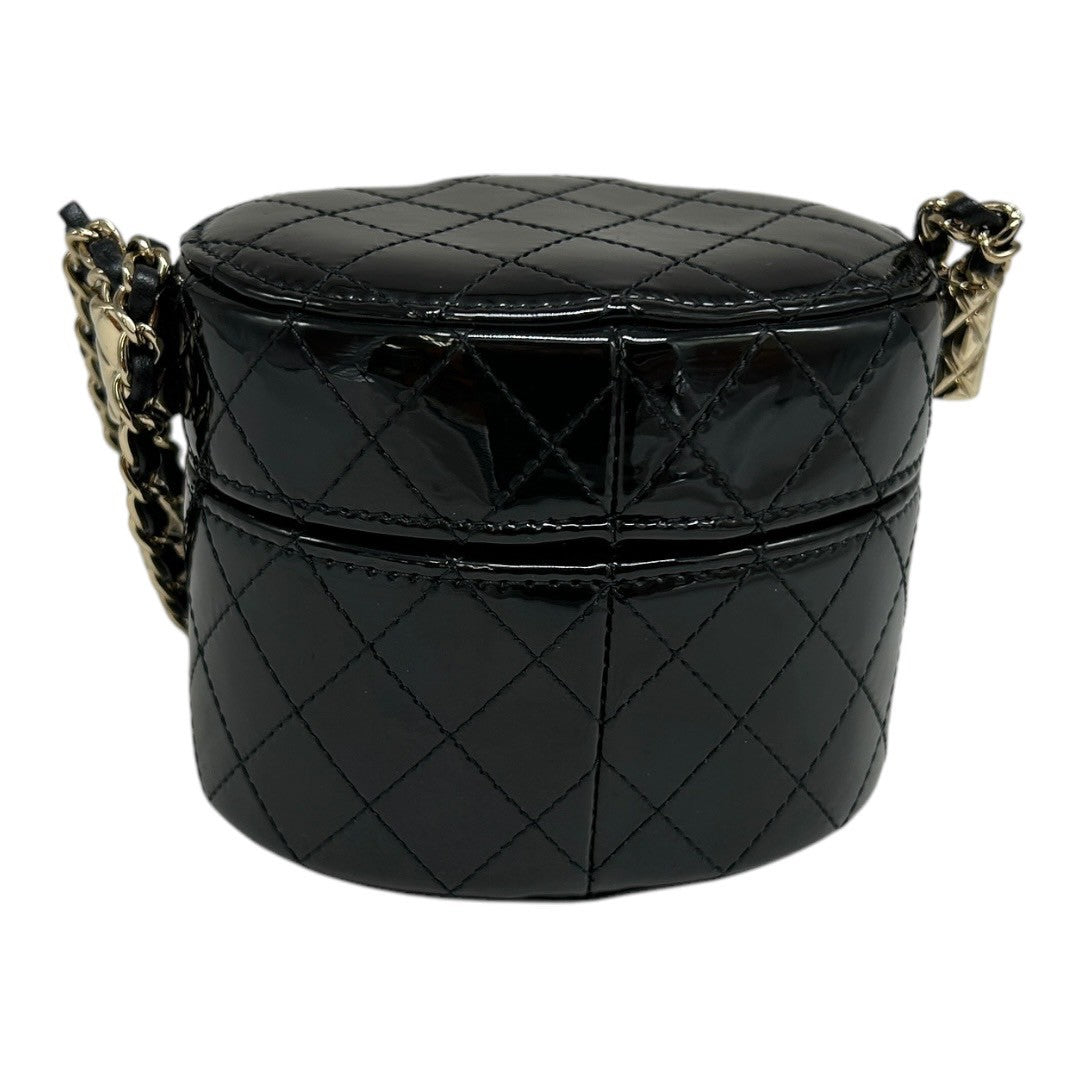 CHANELMatelassé Pouch shoulder