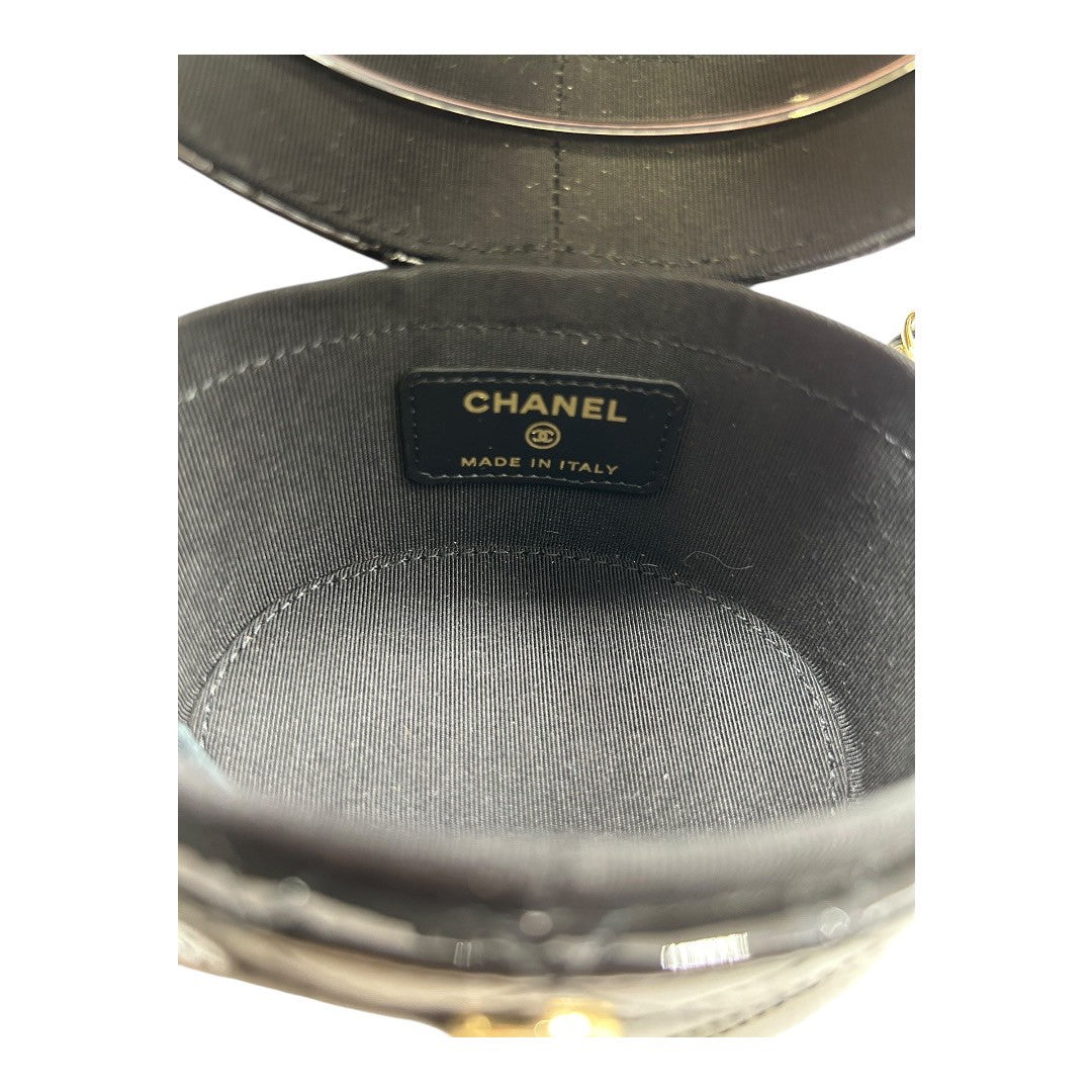 CHANELMatelassé Pouch shoulder