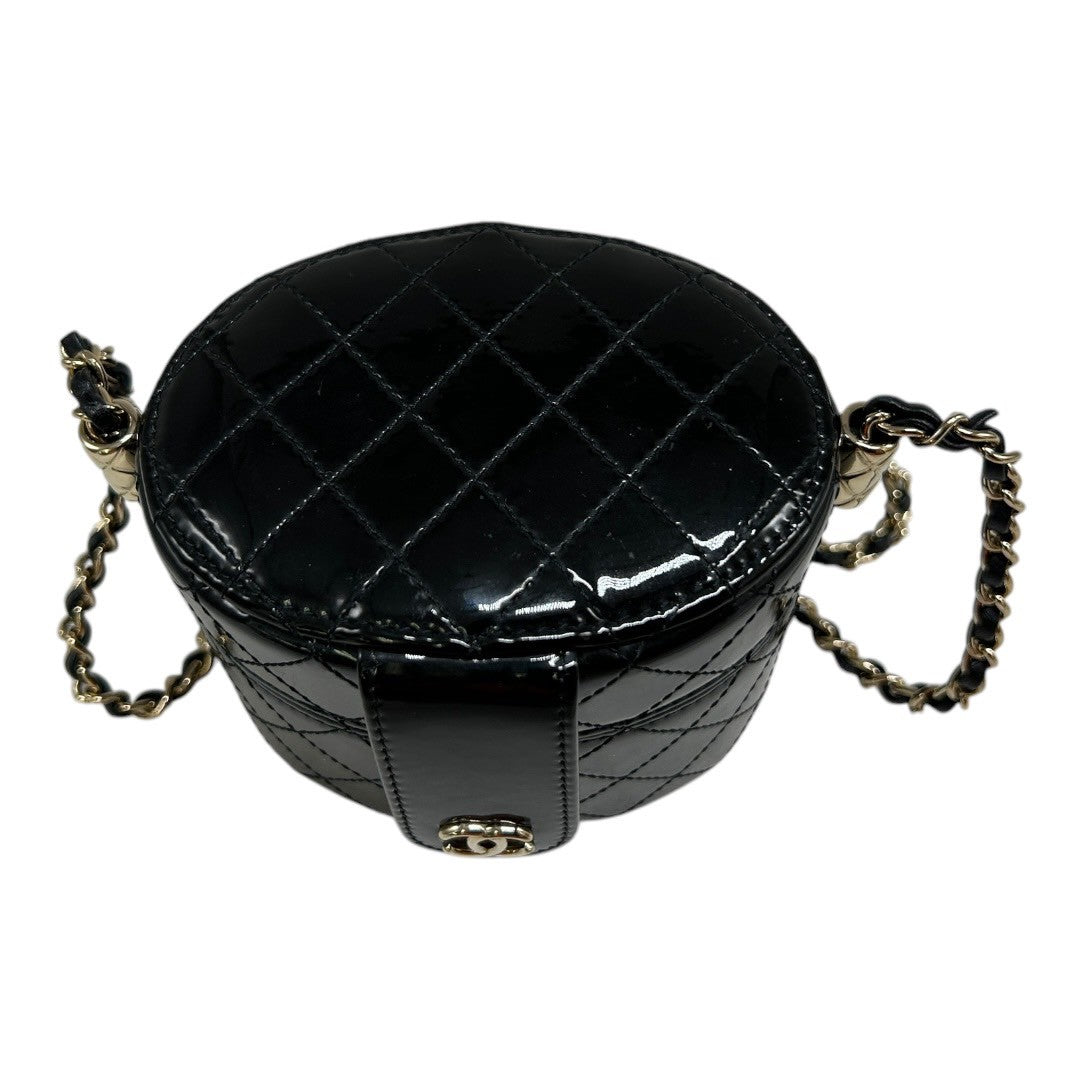 CHANELMatelassé Pouch shoulder