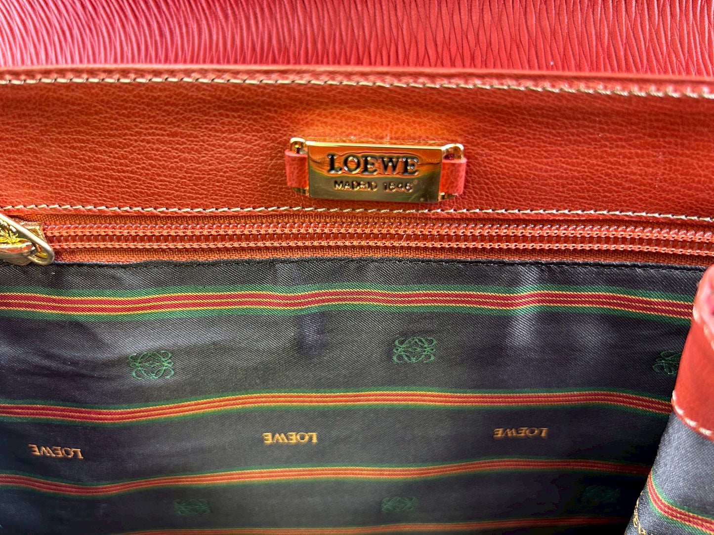 LOEWE Shoulder bag leather red