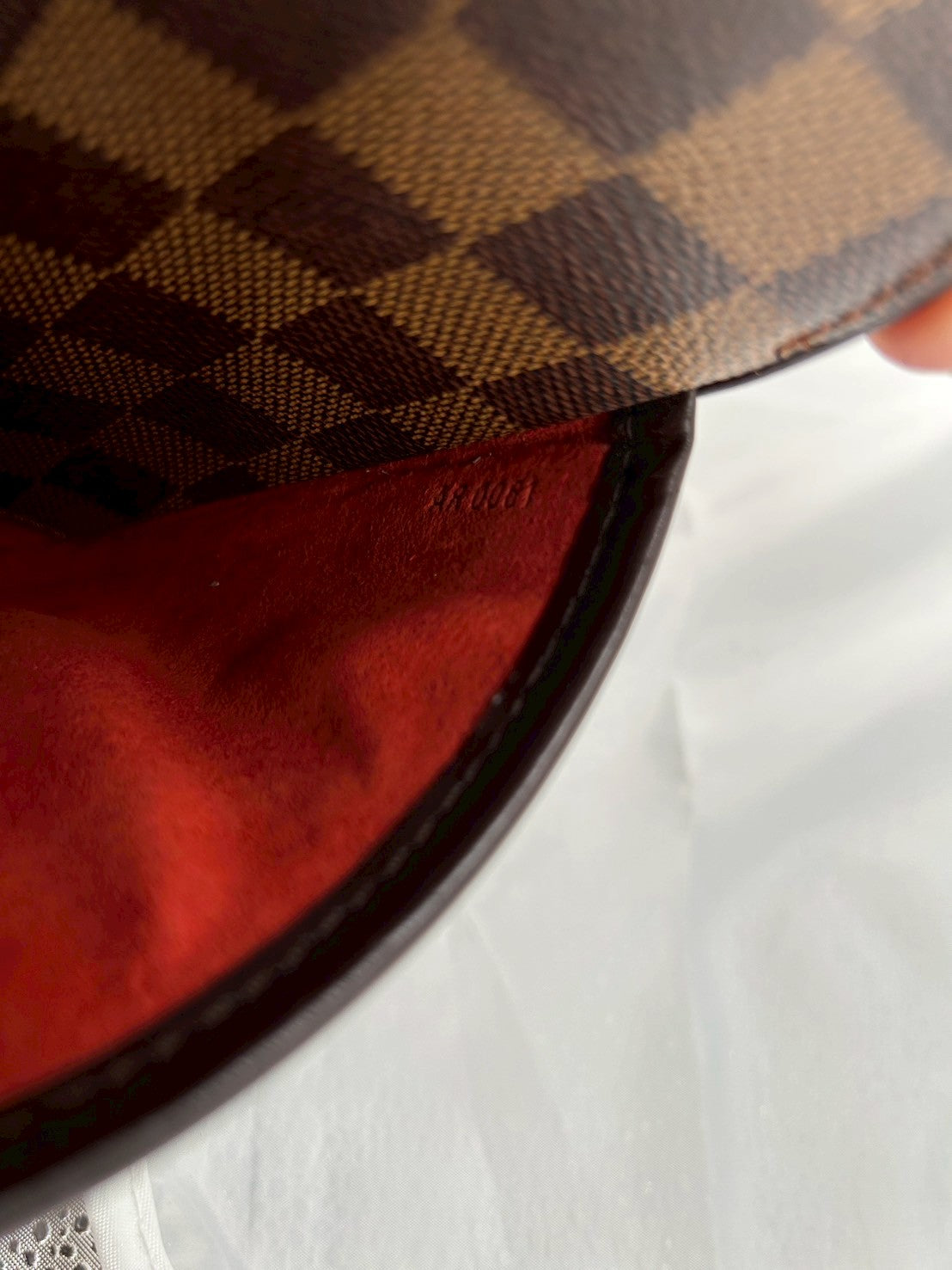 Louis Vuitton Women's handbag Damier Saria Horizontal