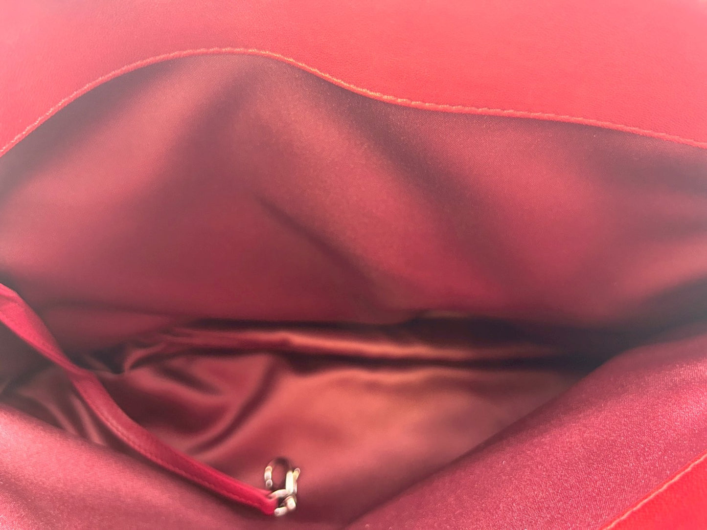 CHANEL Shoulder bag in red matelassé lambskin