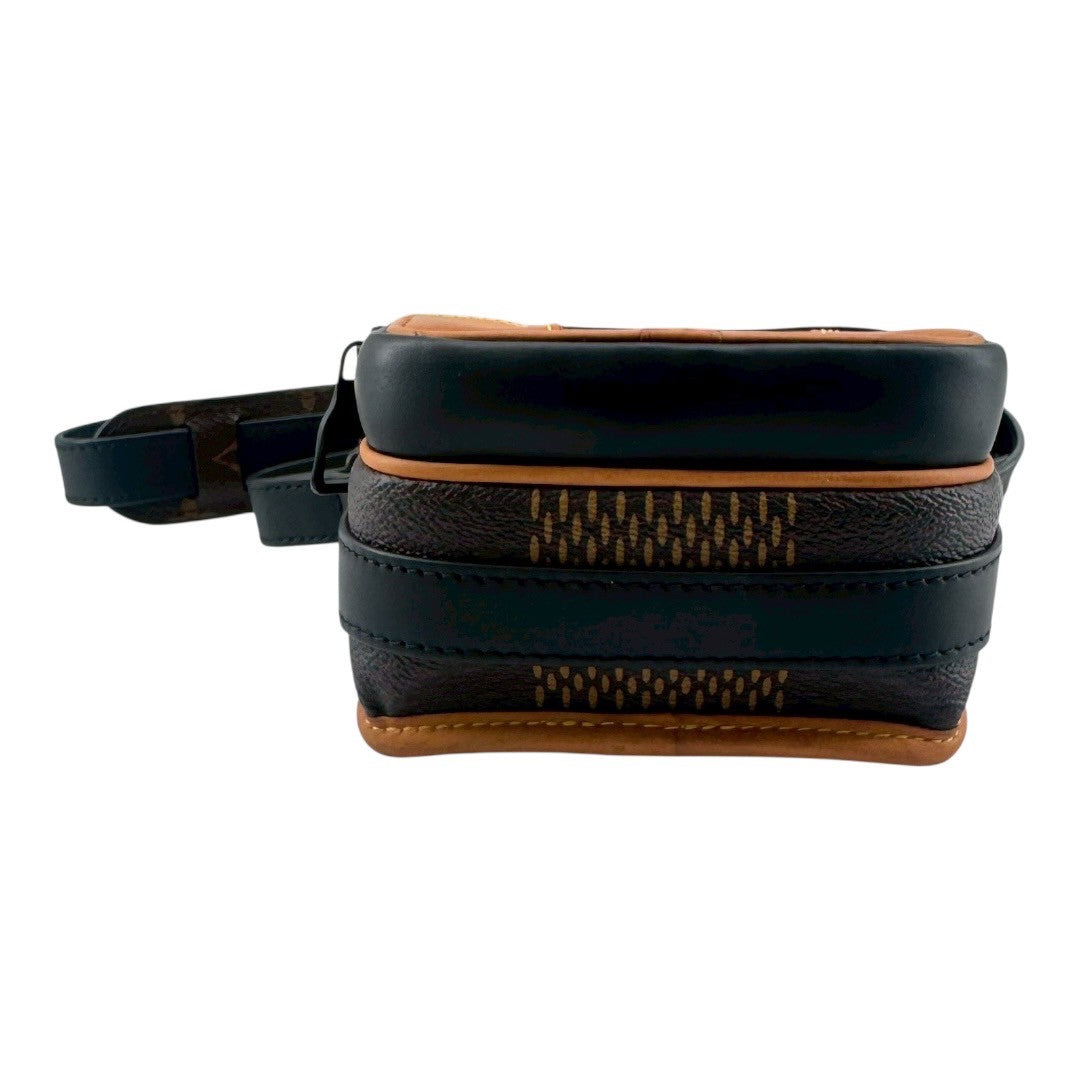 Louis Vuitton Women's shoulder bag, smartphone bag