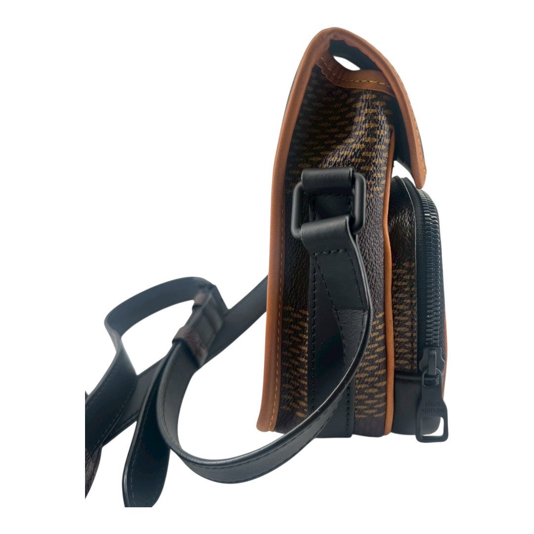 Louis Vuitton Women's shoulder bag, smartphone bag