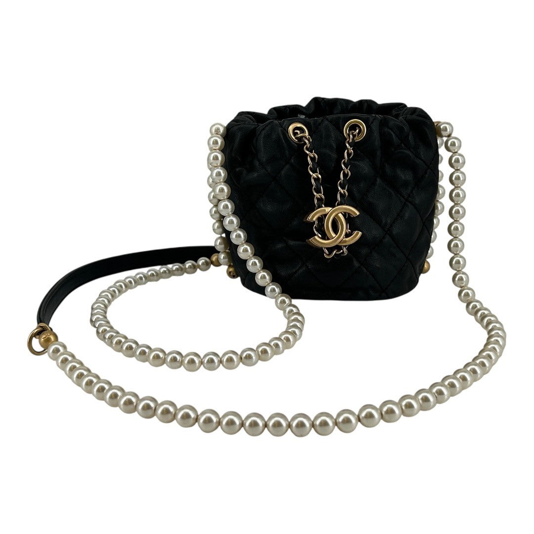 CHANEL Drawstring shoulder bag with chain shoulder strap in lambskin