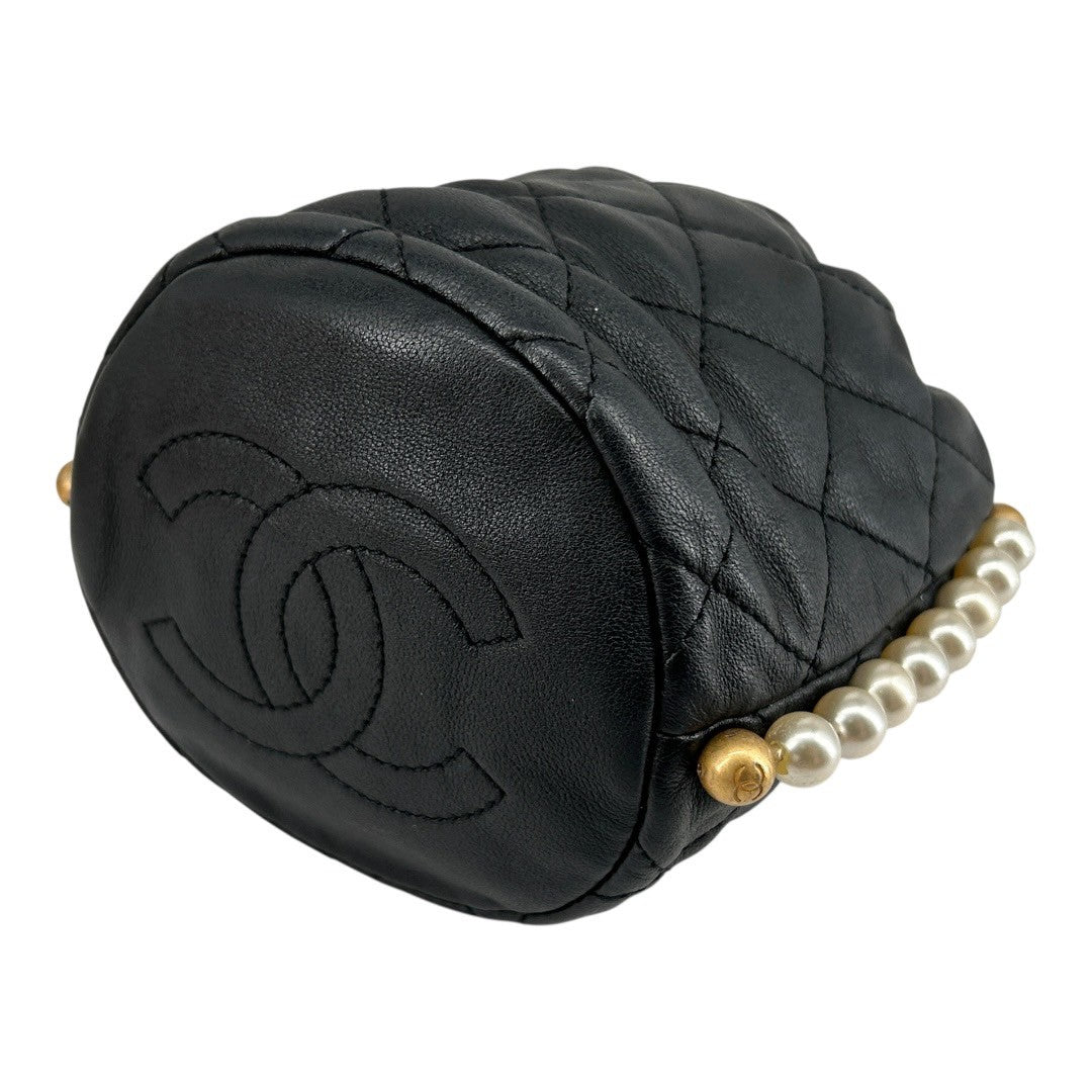 CHANEL Drawstring shoulder bag with chain shoulder strap in lambskin