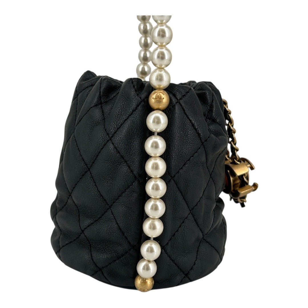 CHANEL Drawstring shoulder bag with chain shoulder strap in lambskin