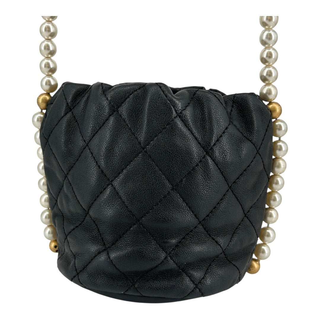 CHANEL Drawstring shoulder bag with chain shoulder strap in lambskin