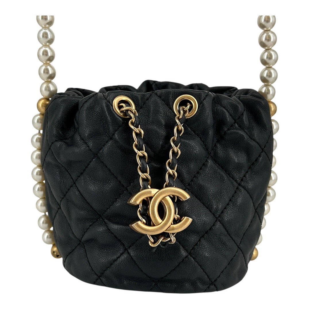 CHANEL Drawstring shoulder bag with chain shoulder strap in lambskin
