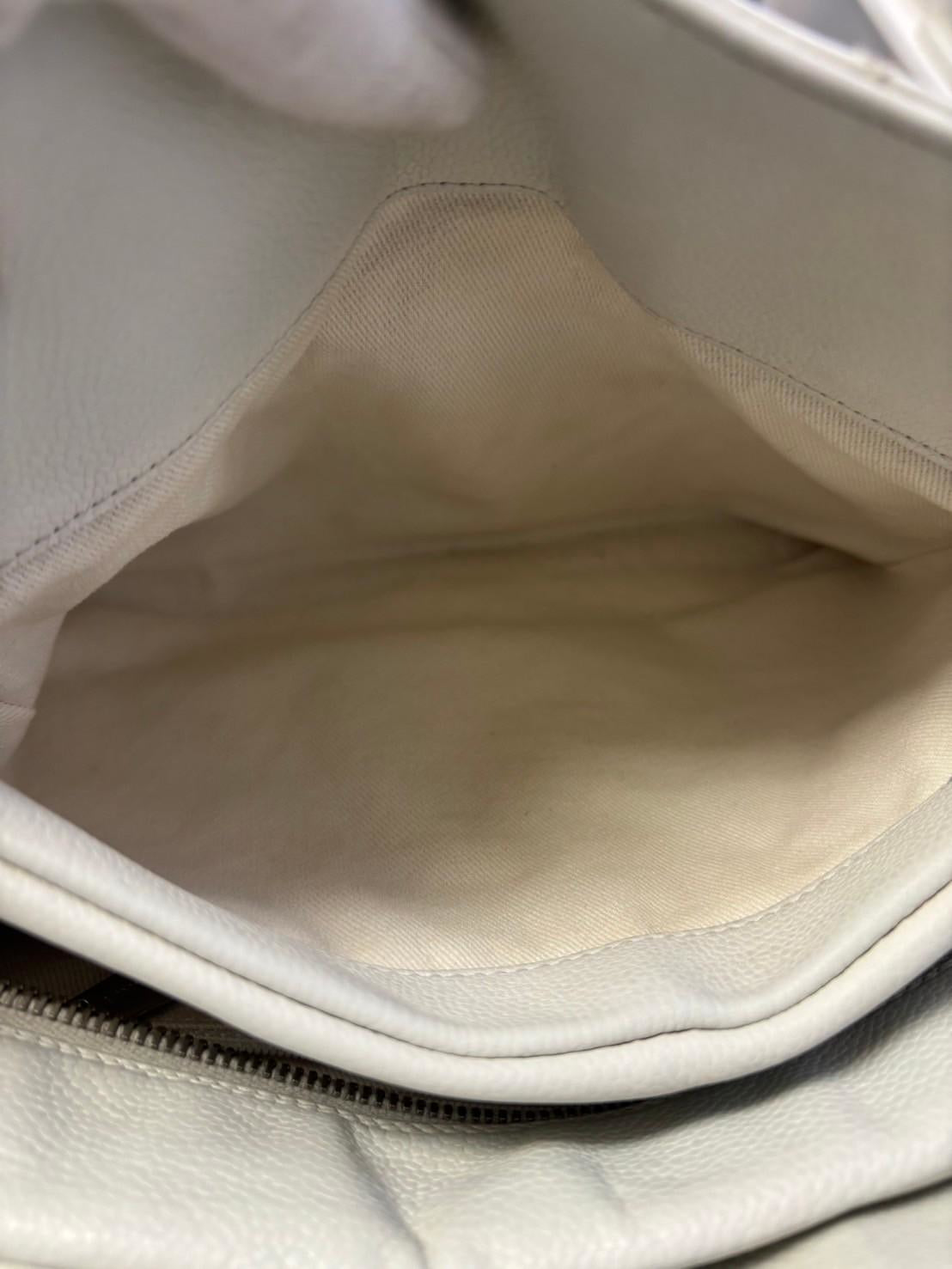 CHANEL 魚子醬皮膚白色包包 PST