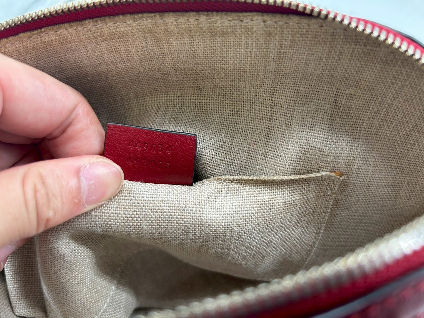 GUCCI　Women's shoulder bag in red GG canvas