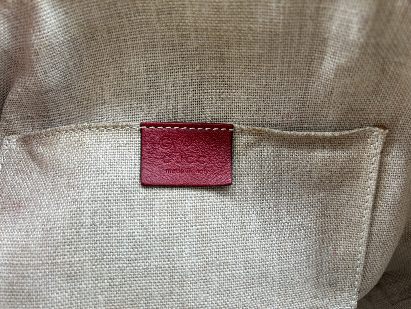 GUCCI　Women's shoulder bag in red GG canvas