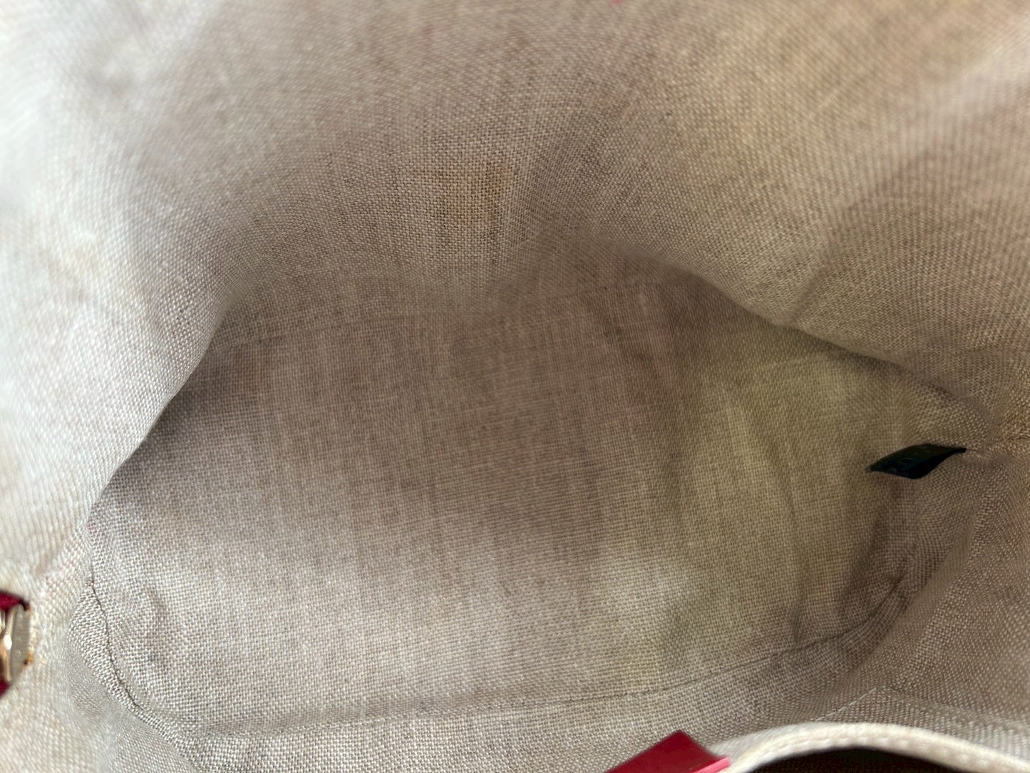 GUCCI　Women's shoulder bag in red GG canvas