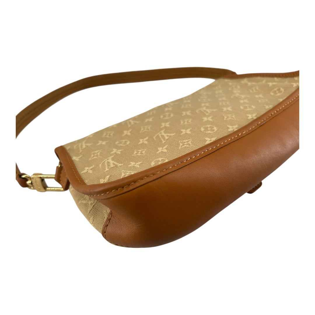 Louis Vuitton　Women's Shoulder Bag Majorie