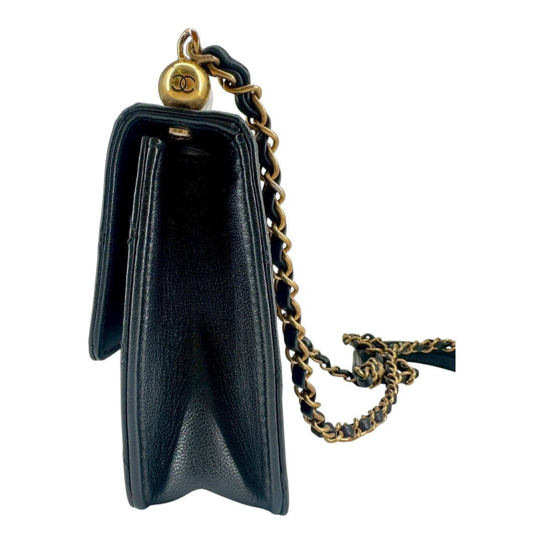 CHANEL  Shoulder bag - Matelasse - Chain shoulder