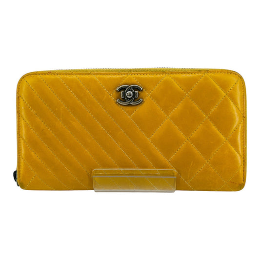 CHANEL　Round zipper　wallet　 yellow